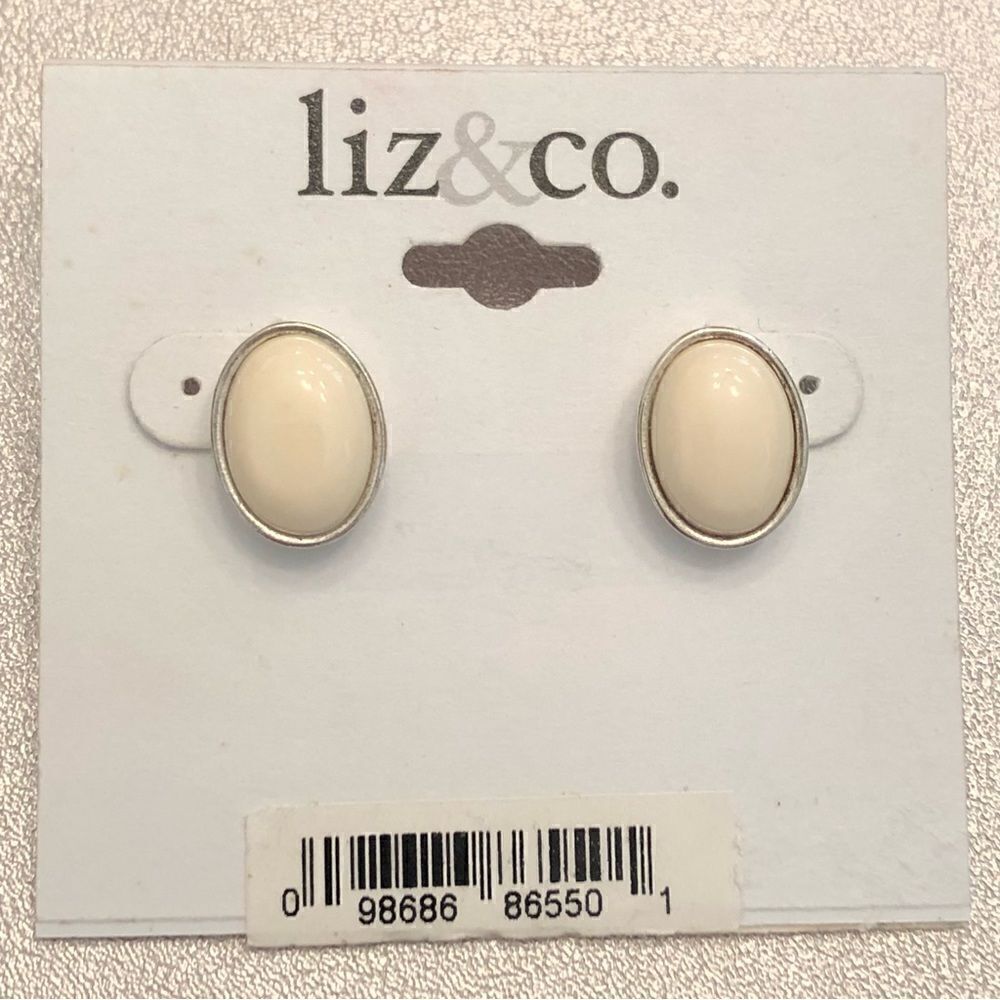 liz & co. | Oval Enamel and Silver Tone Studs | Cream and Silver
